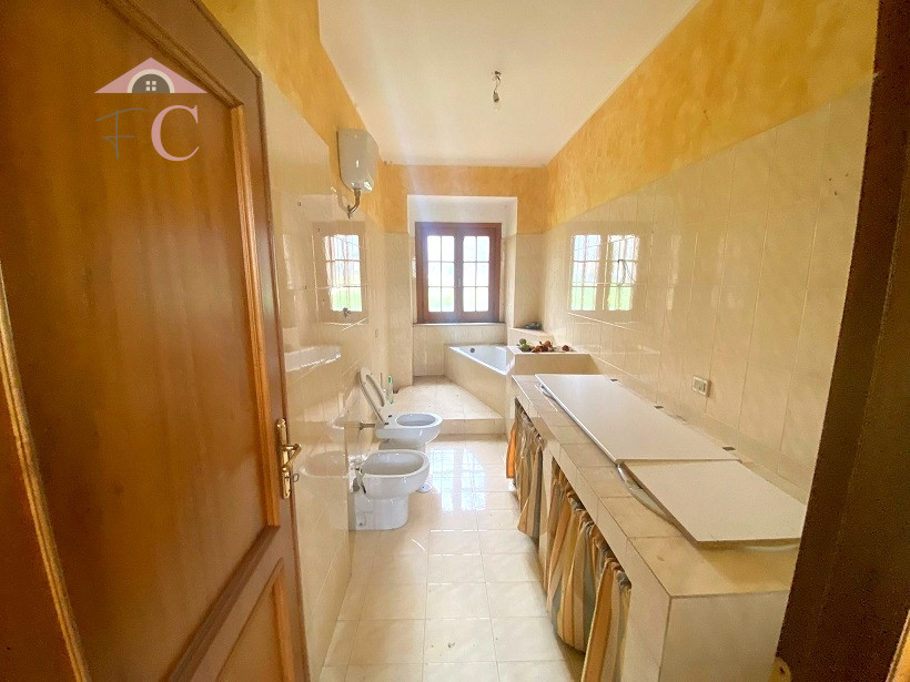 casale dell800 ristrutturato con terreno pianeggiante 18.png
